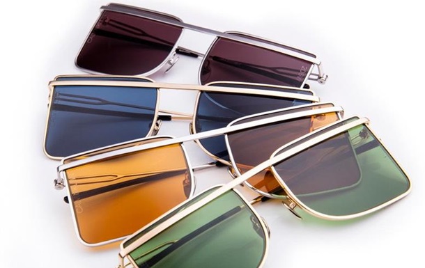 Calvin Klein випустив окуляри з адресами магазинів