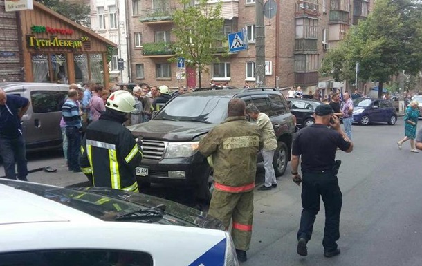 У центрі Києва вибухнув джип