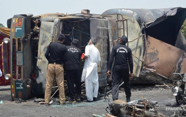 Кількість жертв пожежі в Пакистані наближається до 150