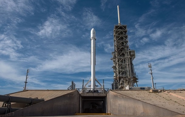 SpaceX по техническим причинам отложила запуск Falcon 9