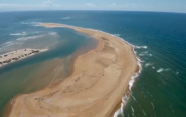 На відео зняли острів, що  сплив , який став хітом