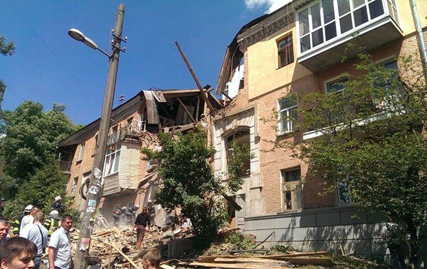 У Києві біля метро  Голосіївська  вибухнув будинок