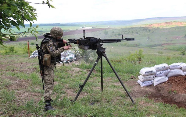 На Донбасі загинув боєць ЗСУ, троє поранені - штаб
