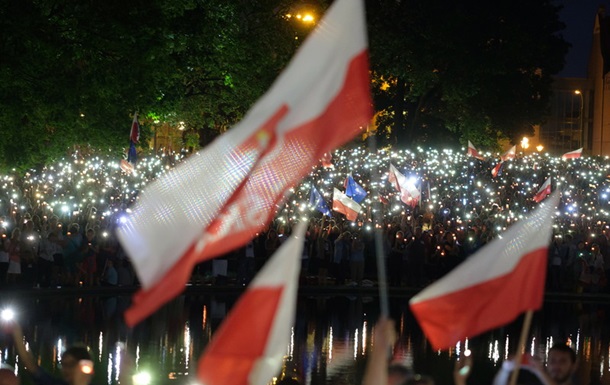 Сенат Польщі прийняв закон про Верховний суд