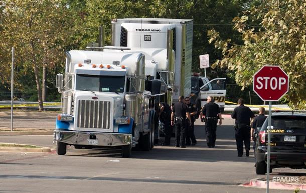 В США нашли восемь тел в грузовике на парковке