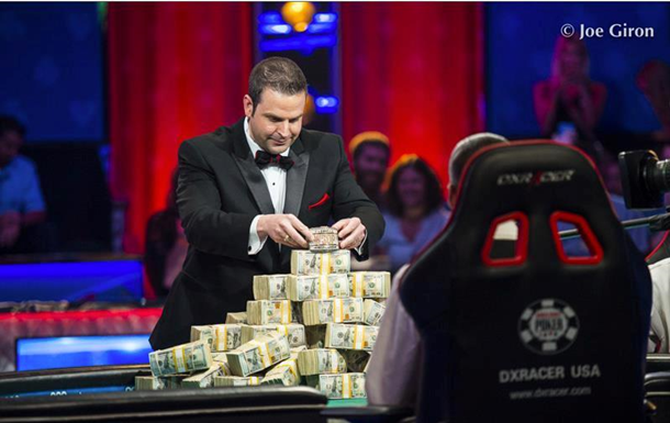 Чемпионом мира по покеру стал американец Скотт Блюменштейн