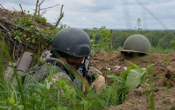 Сепаратисти поранили бійця АТО, який перевіряв дорогу для ОБСЄ