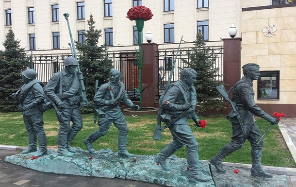 У Москві зігнули пам ятник Вони боролися за батьківщину