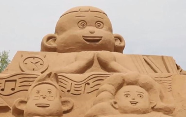 У Китаї побудували найбільшу скульптуру з піску