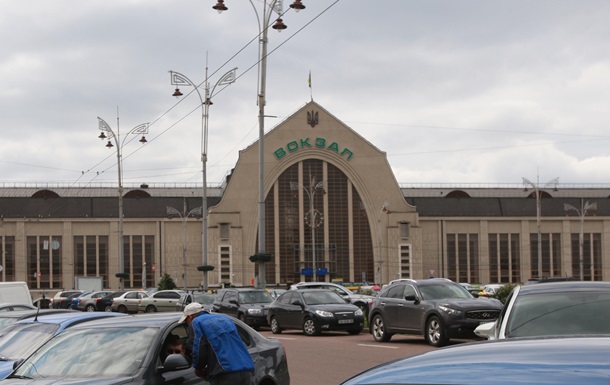 В Киеве эвакуировали вокзал: ищут бомбу