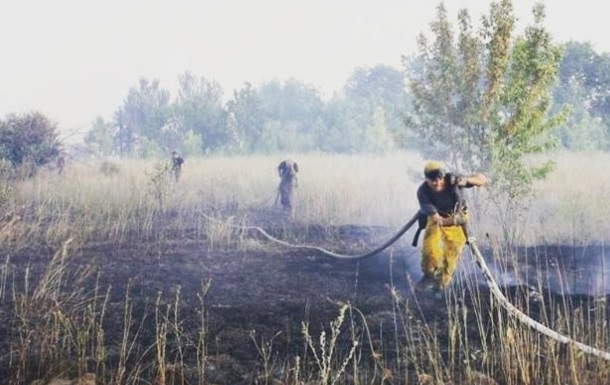 Під Горлівкою через обстріл виникла велика пожежа