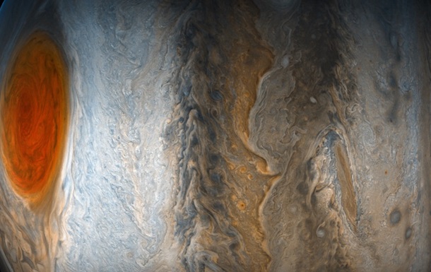 NASA показало барвисті фото Юпітера