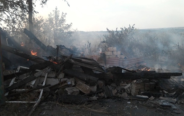 Обстріл Зайцевого: згоріло житло місцевих жителів