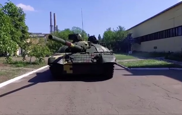 Порошенко показав модернізований танк Оплот