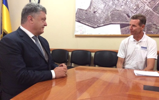 Порошенко на Луганщині зустрівся з місією ОБСЄ