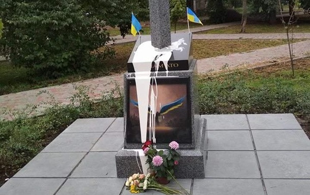 У Києві осквернили пам ятник загиблим бійцям АТО