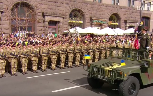 В Киеве прошел военный парад ко Дню Независимости: полное видео