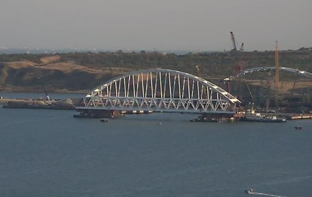 На Керченському мосту встановлюють залізничну арку
