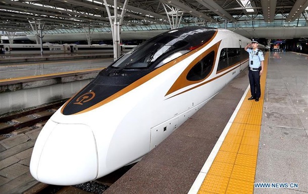 У Китаї запустили найшвидші поїзди в світі
