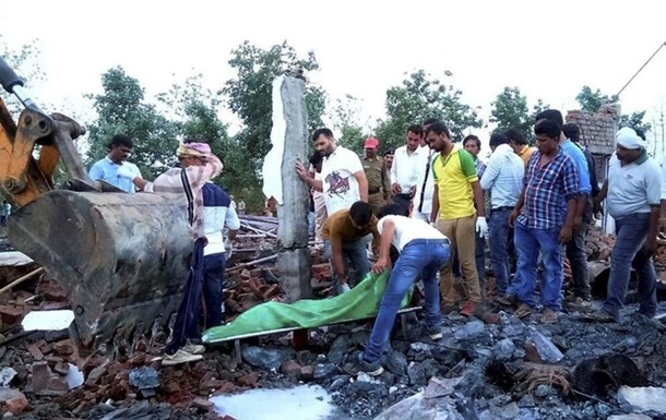 Пожар на фабрике фейерверков в Индии: восемь жертв