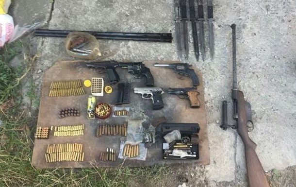 СБУ поймала украино-российскую группу торговцев оружием