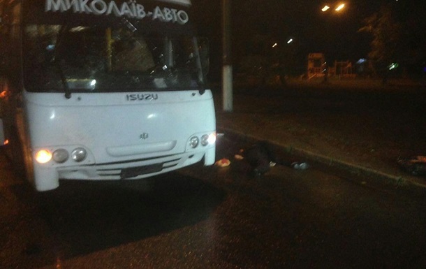 В Николаеве рейсовый автобус насмерть сбил двух человек
