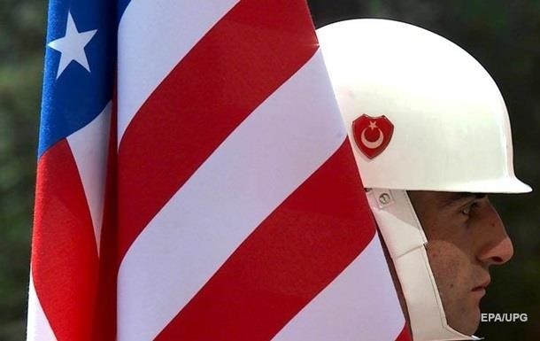 США приостановили выдачу виз в Турции