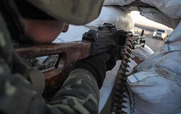 Боевики 12 раз обстреляли позиции бойцов АТО