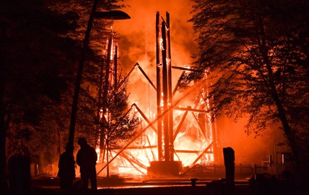 В Германии пожар уничтожил башню Гете