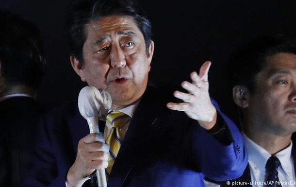 На виборах в Японії перемагає партія прем єра Сіндзо Абе