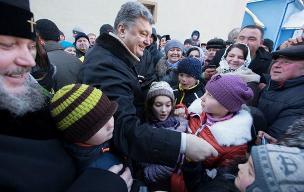 Опитування: Більше половини українців не підтримують дій президента