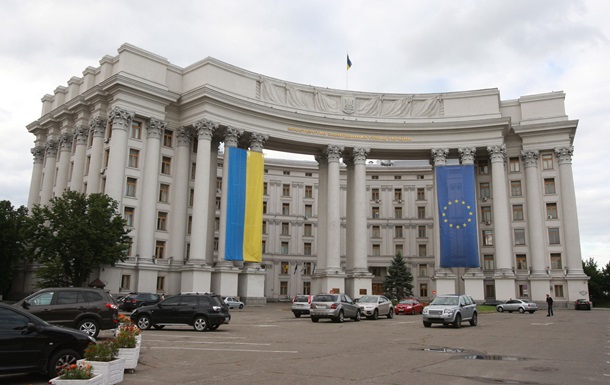 МИД Украины поддерживает территориальную целостность Испании