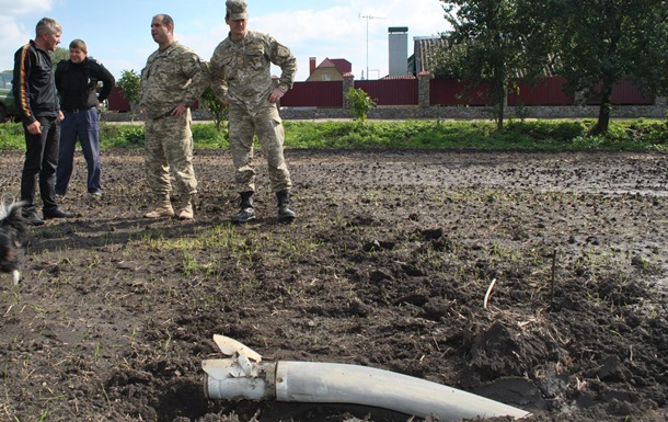 Взрывы на артскладах: под Калиновкой нашли три тысячи опасных предметов