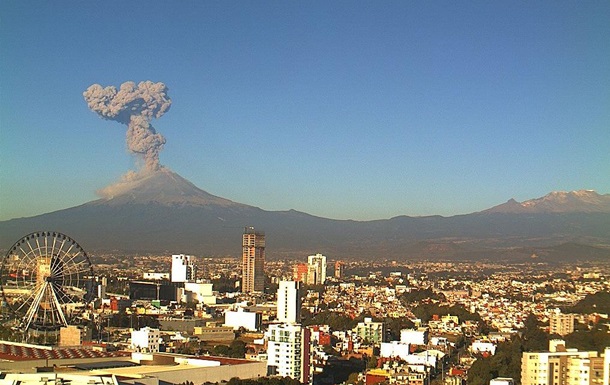 У Мексиці прокинувся вулкан