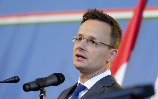 Угорщина вимагає розслідування інциденту з прапором