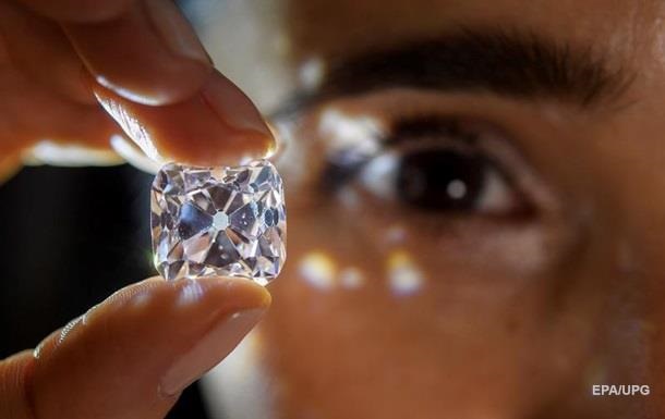 На аукціоні продали два унікальних діаманти за $48 млн