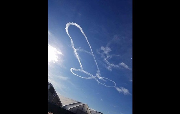 ВМС США почали розслідування через малюнок пеніса в небі над Вашингтоном