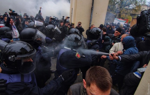 В Одесі мітинг переріс у зіткнення з поліцією