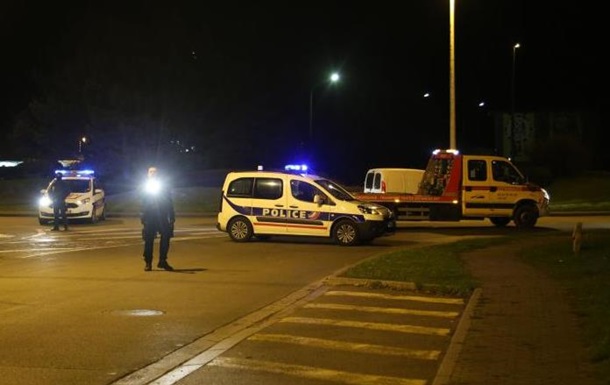 Во Франции полиция расстреляла авто с мигрантами