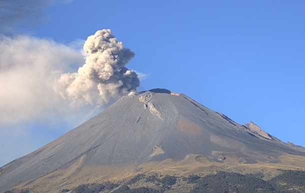 У Мексиці вулкан викинув стовп попелу на висоту три тисячі метрів