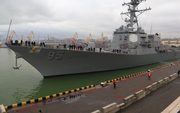 В порт Одессы с задержкой зашел эсминец США