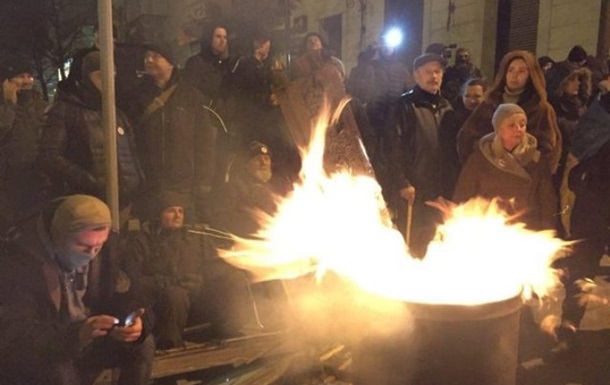 Сторонники Саакашвили протестуют возле СИЗО 