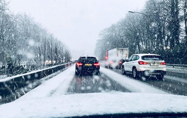 Из-за снегопада в Бельгии пробки растянулись на 1200 км