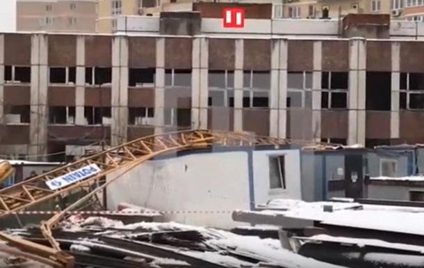 У Москві впав 20-метровий баштовий кран