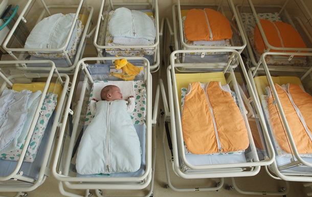Украина опустилась в рейтинге рождаемости