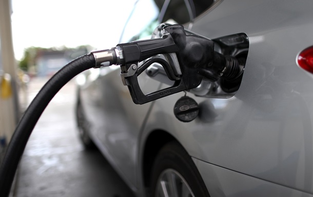 Ціна бензину на заправках перевищила 30 грн/літр