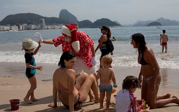 У Ріо-де-Жанейро відзначили з Санта-Клаусом перший день літа