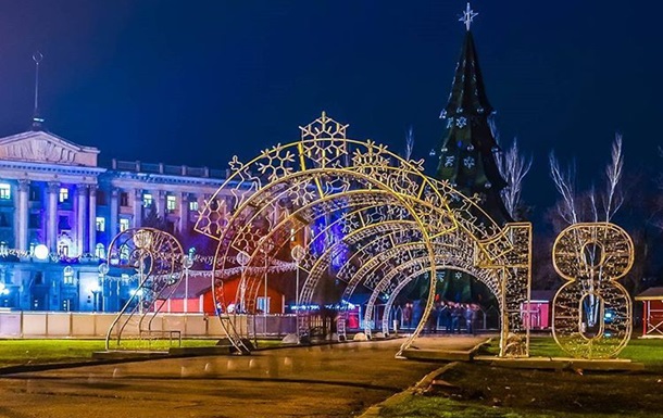 Де в Україні стоїть найдорожча ялинка