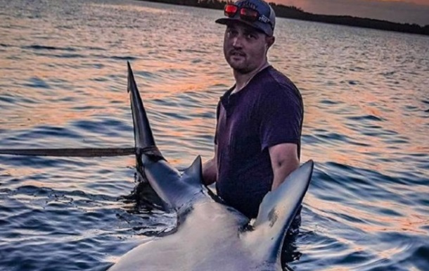Австралієць виловив триметрову вагітну акулу