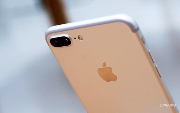 Від Apple вимагають трильйон доларів за уповільнення iPhone